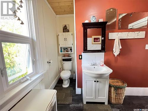 308 Jasper Street, Maple Creek, SK - Indoor Photo Showing Bathroom