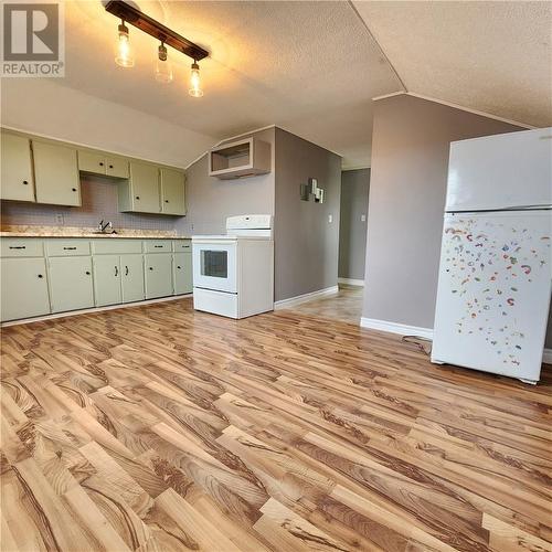 3361 Hwy 144, Chelmsford, ON - Indoor Photo Showing Kitchen