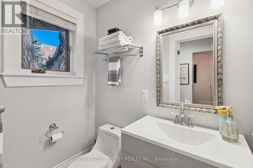 65 Grand Avenue, London, ON - Indoor Photo Showing Bathroom