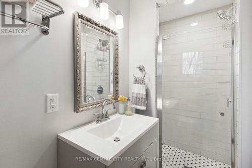 65 Grand Avenue, London, ON - Indoor Photo Showing Bathroom