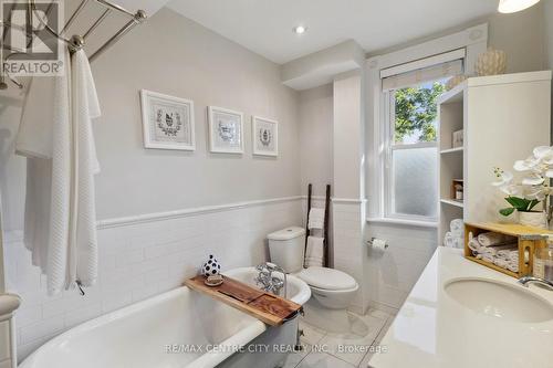 65 Grand Avenue, London, ON - Indoor Photo Showing Bathroom