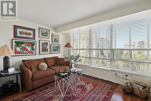 713 - 7825 Bayview Avenue, Markham, ON - Indoor Photo Showing Living Room