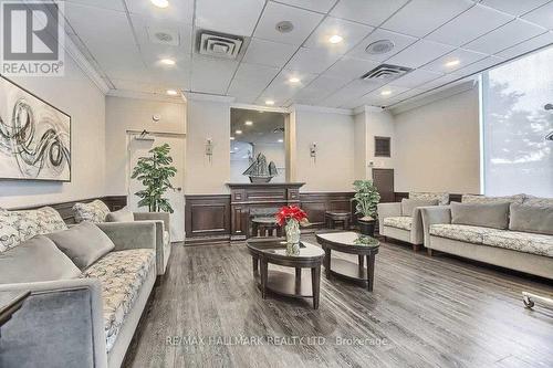 713 - 7825 Bayview Avenue, Markham, ON - Indoor Photo Showing Living Room