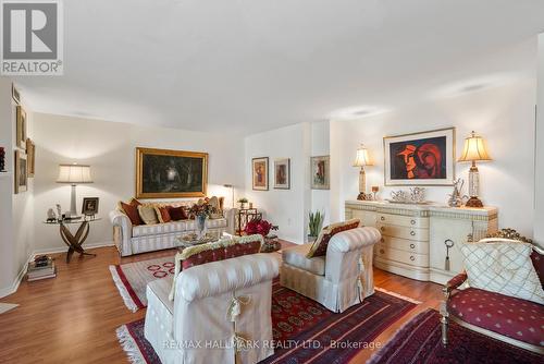 713 - 7825 Bayview Avenue, Markham, ON - Indoor Photo Showing Living Room