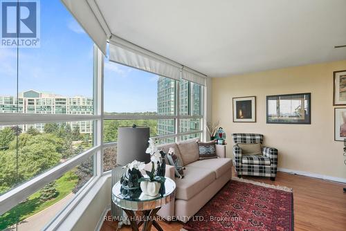 713 - 7825 Bayview Avenue, Markham, ON - Indoor Photo Showing Living Room