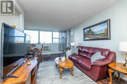 901 - 3501 Glen Erin Drive, Mississauga, ON - Indoor Photo Showing Living Room