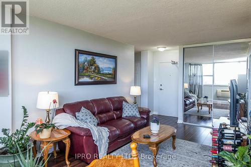 901 - 3501 Glen Erin Drive, Mississauga, ON - Indoor Photo Showing Living Room