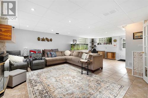 341 Genevieve Street, Windsor, ON - Indoor Photo Showing Living Room