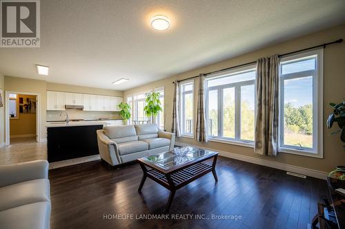 283 Macalister Boulevard, Guelph, ON - Indoor Photo Showing Living Room