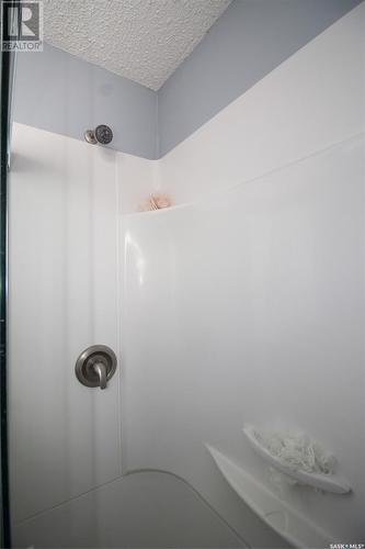 595 9Th Street W, Shaunavon, SK - Indoor Photo Showing Bathroom