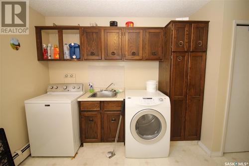 595 9Th Street W, Shaunavon, SK - Indoor Photo Showing Laundry Room