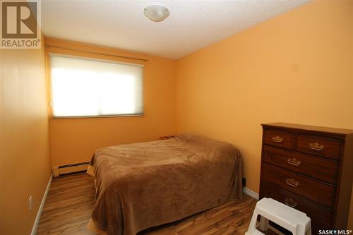 595 9Th Street W, Shaunavon, SK - Indoor Photo Showing Bedroom