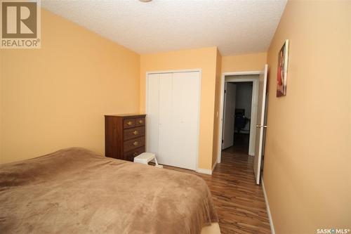 595 9Th Street W, Shaunavon, SK - Indoor Photo Showing Bedroom