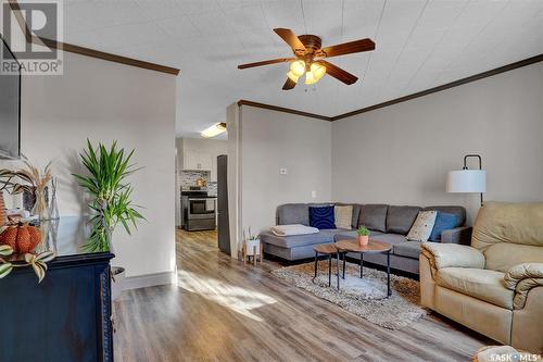 414 Mountain Street, Strasbourg, SK - Indoor Photo Showing Living Room