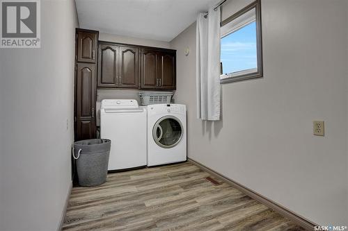 414 Mountain Street, Strasbourg, SK - Indoor Photo Showing Laundry Room