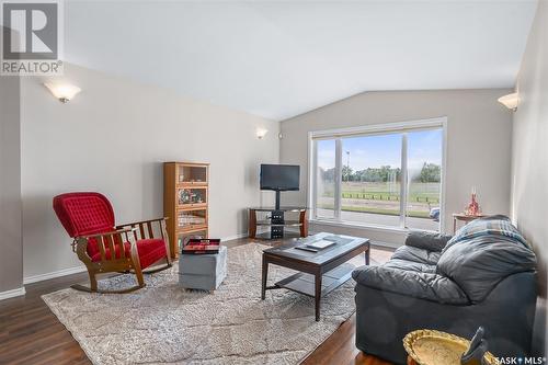 1505 Kilburn Avenue, Saskatoon, SK - Indoor Photo Showing Living Room