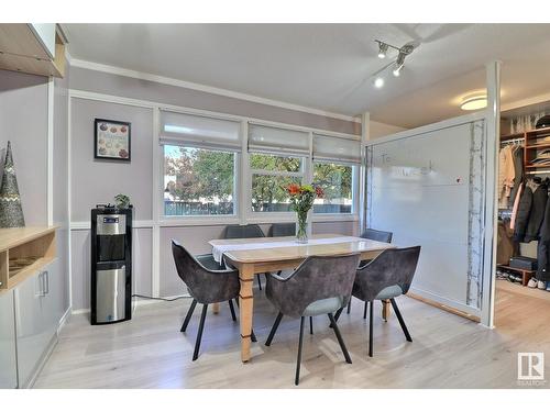 106 Village On The Green Gr Nw, Edmonton, AB - Indoor Photo Showing Dining Room