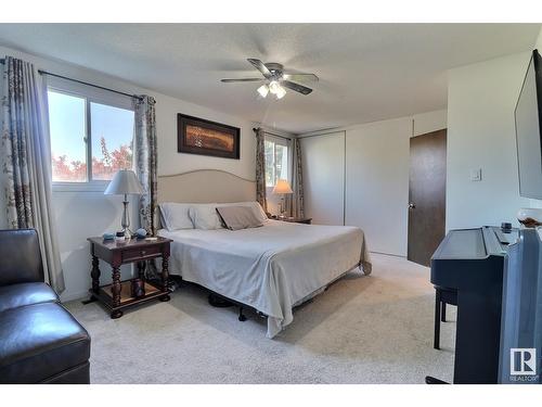 106 Village On The Green Gr Nw, Edmonton, AB - Indoor Photo Showing Bedroom