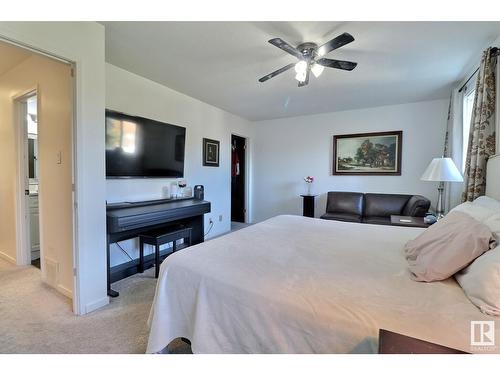 106 Village On The Green Gr Nw, Edmonton, AB - Indoor Photo Showing Bedroom