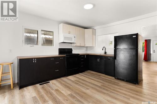 2433 Mcdonald Street, Regina, SK - Indoor Photo Showing Kitchen