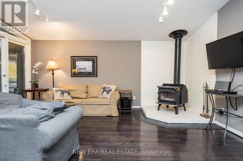 79 Portage Road, Kawartha Lakes, ON - Indoor Photo Showing Living Room