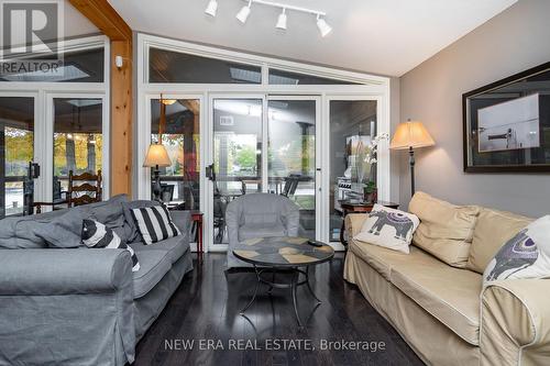 79 Portage Road, Kawartha Lakes, ON - Indoor Photo Showing Living Room