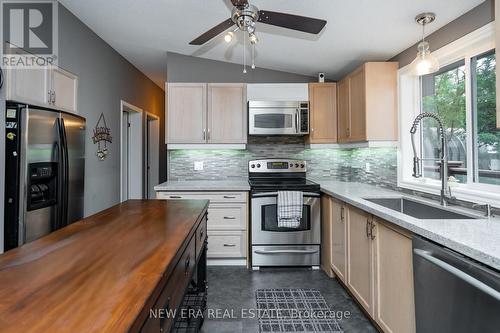 79 Portage Road, Kawartha Lakes, ON - Indoor Photo Showing Kitchen With Upgraded Kitchen