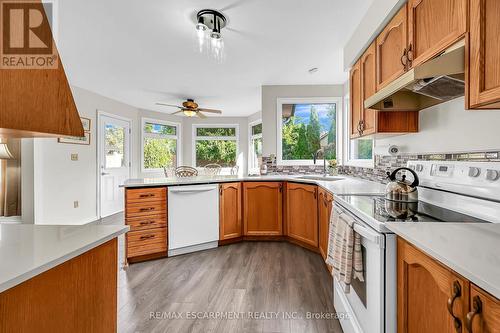 65 Highland Boulevard, Haldimand, ON - Indoor Photo Showing Kitchen With Double Sink