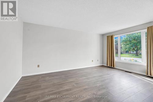 65 Highland Boulevard, Haldimand, ON - Indoor Photo Showing Other Room