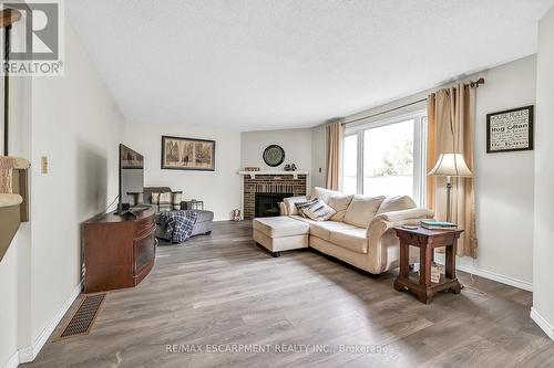 65 Highland Boulevard, Haldimand, ON - Indoor Photo Showing Living Room