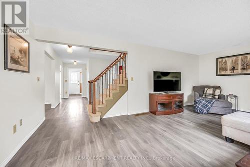 65 Highland Boulevard, Haldimand, ON - Indoor Photo Showing Living Room