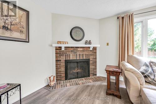 65 Highland Boulevard, Haldimand, ON - Indoor Photo Showing Living Room With Fireplace