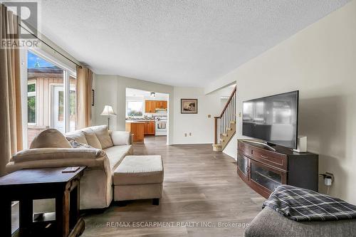 65 Highland Boulevard, Haldimand, ON - Indoor Photo Showing Living Room