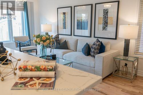 28 Tara Crescent, Markham, ON - Indoor Photo Showing Living Room