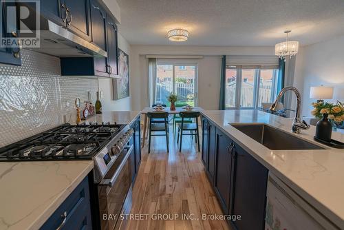 28 Tara Crescent, Markham, ON - Indoor Photo Showing Kitchen With Upgraded Kitchen