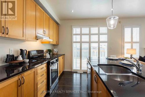 2 Kidd Crescent, New Tecumseth, ON - Indoor Photo Showing Kitchen With Double Sink