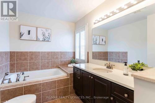 2 Kidd Crescent, New Tecumseth, ON - Indoor Photo Showing Bathroom