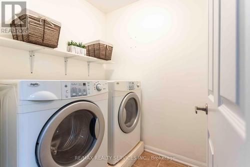 2 Kidd Crescent, New Tecumseth, ON - Indoor Photo Showing Laundry Room