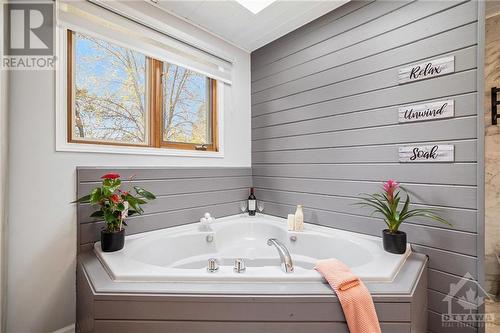 3396 Calabogie Road, Burnstown, ON - Indoor Photo Showing Bathroom