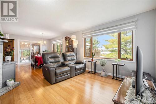 3396 Calabogie Road, Burnstown, ON - Indoor Photo Showing Living Room