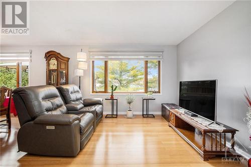 3396 Calabogie Road, Burnstown, ON - Indoor Photo Showing Living Room