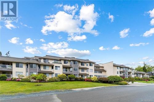 107 134 Fifth Ave E, Qualicum Beach, BC - Outdoor With Facade