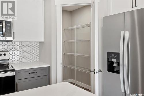 274 Fortosky Crescent, Saskatoon, SK - Indoor Photo Showing Kitchen