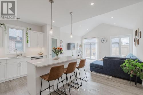 132 Cortland Terrace, St. Thomas, ON - Indoor Photo Showing Kitchen With Upgraded Kitchen