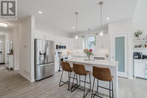 132 Cortland Terrace, St. Thomas, ON - Indoor Photo Showing Kitchen With Upgraded Kitchen