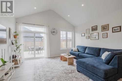 132 Cortland Terrace, St. Thomas, ON - Indoor Photo Showing Living Room