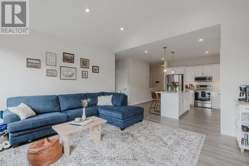 132 Cortland Terrace, St. Thomas, ON - Indoor Photo Showing Living Room