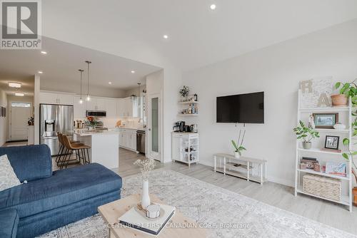 132 Cortland Terrace, St. Thomas, ON - Indoor Photo Showing Living Room