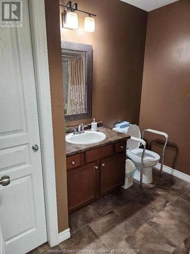 11833 Rockland, Windsor, ON - Indoor Photo Showing Bathroom