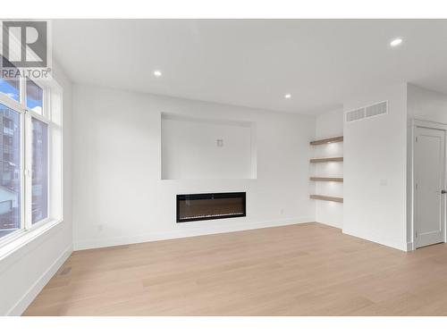 751 Fuller Avenue Unit# 2, Kelowna, BC - Indoor With Fireplace